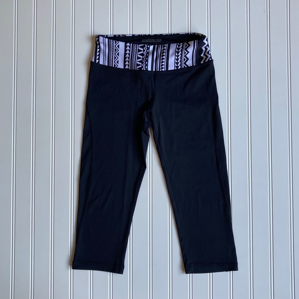 Forever 21 Black Cropped Leggings Size XS
